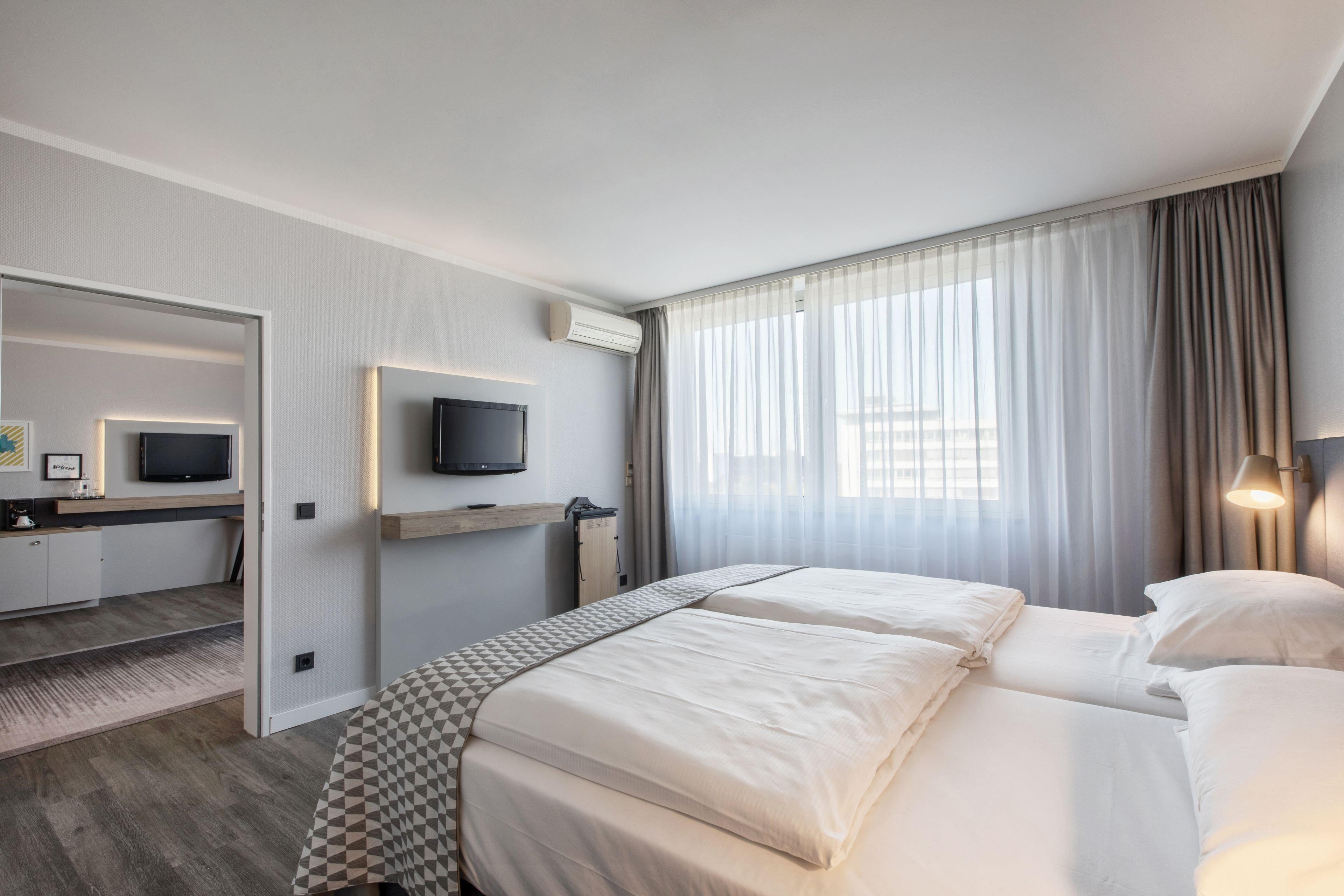 Holiday Inn Duesseldorf-Neuss By Ihg Exterior photo